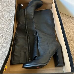 *SOLD*. NWT. Kenneth Cole New York Black Leather Heeled Boots